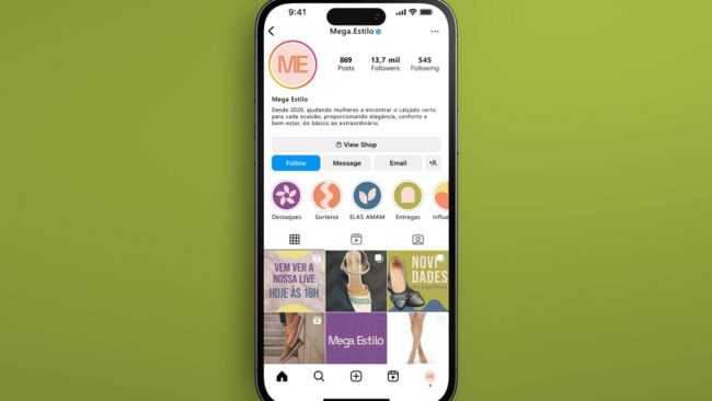 Manual de identidade visual da Mega Estilo, aplicação da marca em perfil de rede social, por Unpack Design