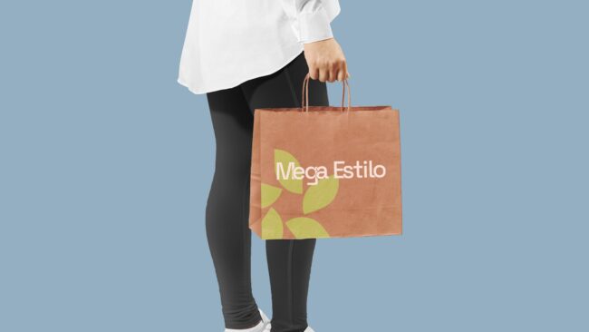 Manual de identidade visual da Mega Estilo, aplicação da marca em sacola, por Unpack Design