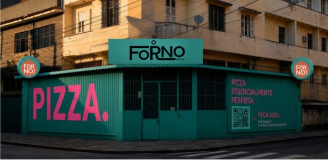 Render da fachada da pizzaria O Forno na Tijuca, com letreiro e tipografia gigante PIZZA. — projeto Unpack Design